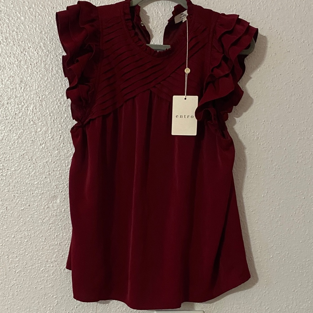 Entro ruffle top NWT